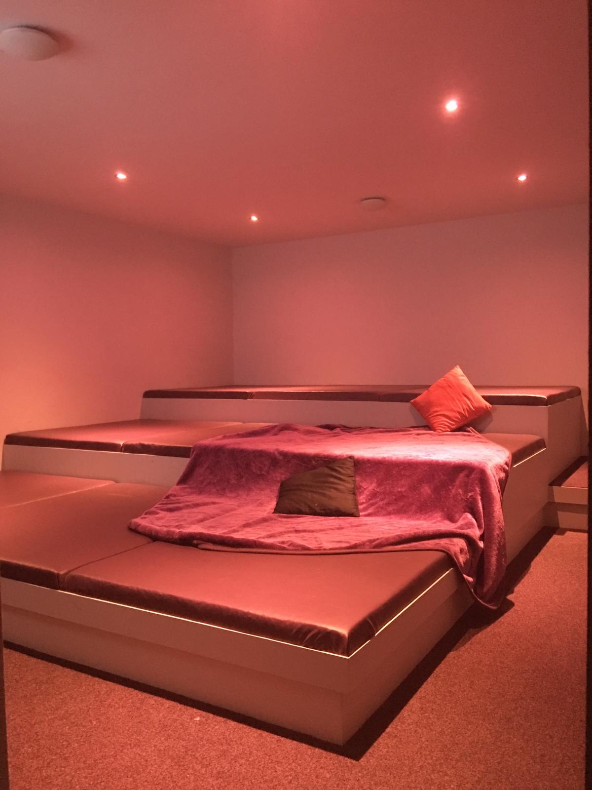 Quest T-Girls Club Playroom